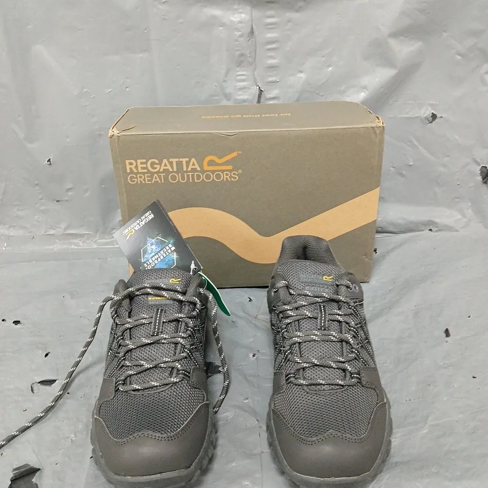 BOXED PAIR OF REGATTA WOMENS LADY EDGEPOINT 3 ASH/GRANITE UK 5