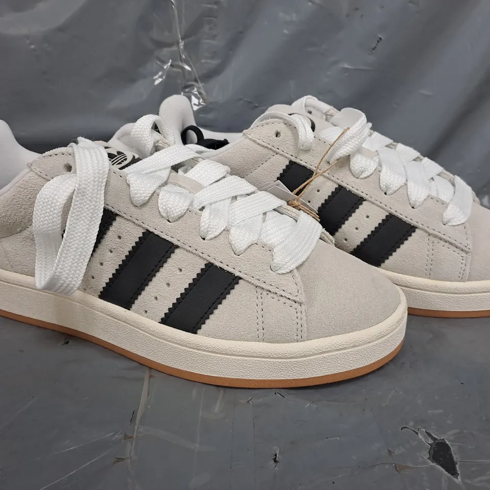 PAIR OF ADIDAS CAMPUS 00S SHOES IN LIGHT GREY/BLACK SIZE UK 7