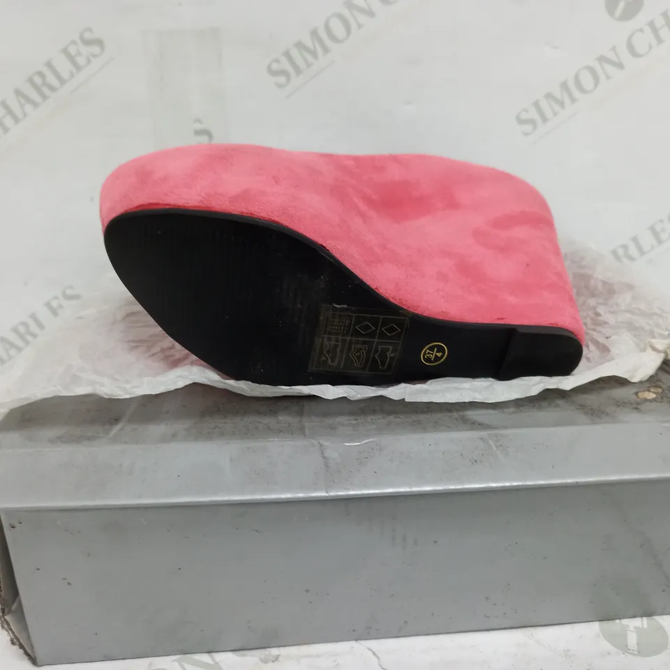 PINK SUEDE WEDGES SIZE 4