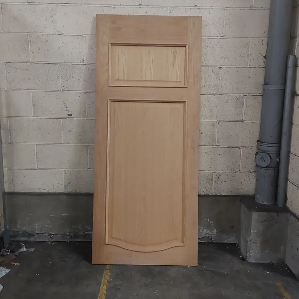 SOLID WOOD INTERNAL DOOR - APPROXIMATELY 198.3 x 84cm