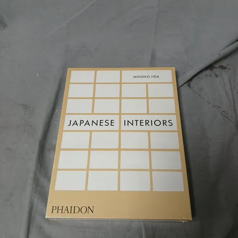 JAPANESE INTERIORS BY MIHOKO IIDA (PHAIDON)