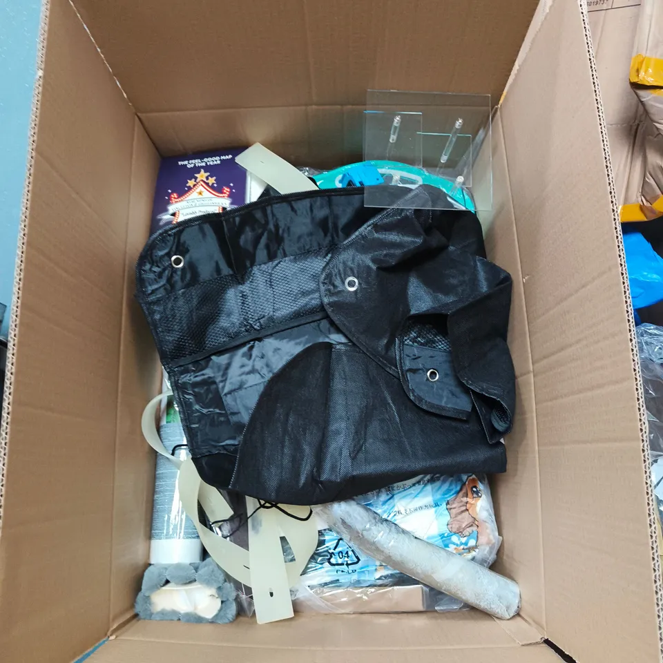 BOX OF APPROXIMATELY 20 ASSORTED ITEMS TO INCLUDE: BATHROOM SCALE AND WHITE FLUFFY HANDBAG