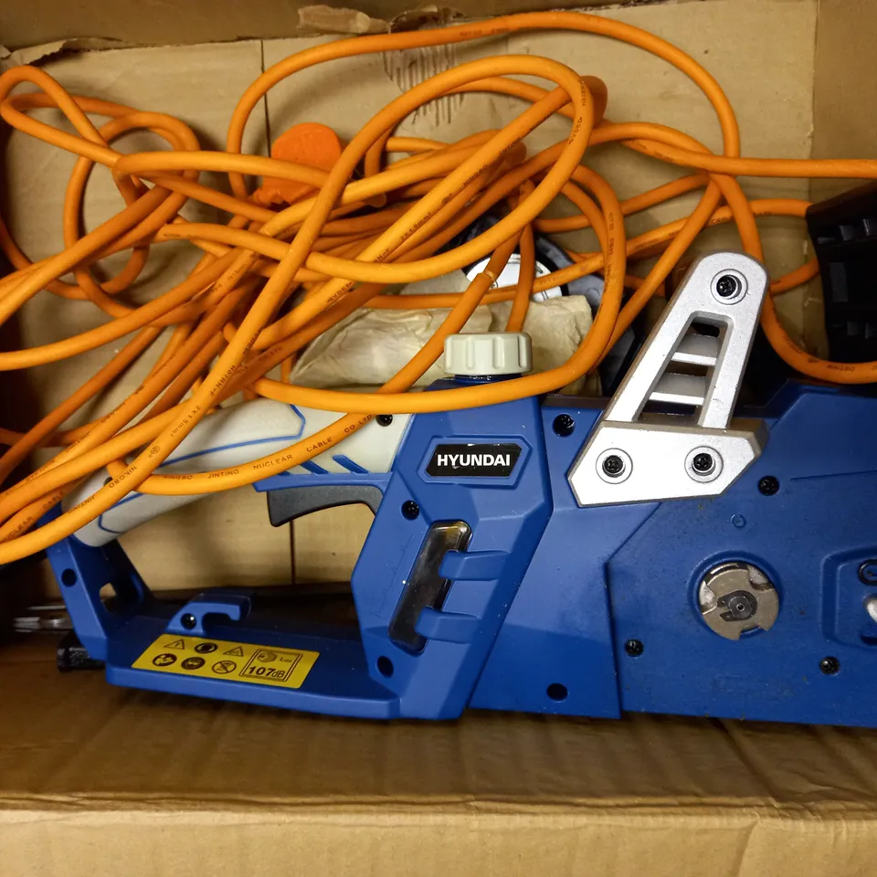 HYUNDAI 2400W / 230V 16" BAR ELECTRIC CHAINSAW