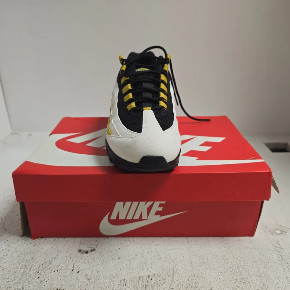BOXED PAIR OF NIKE AIR MAX 95 BIG BUBBLE TRAINERS IN WHITE/SAFFRON/BLACK SIZE UK 9
