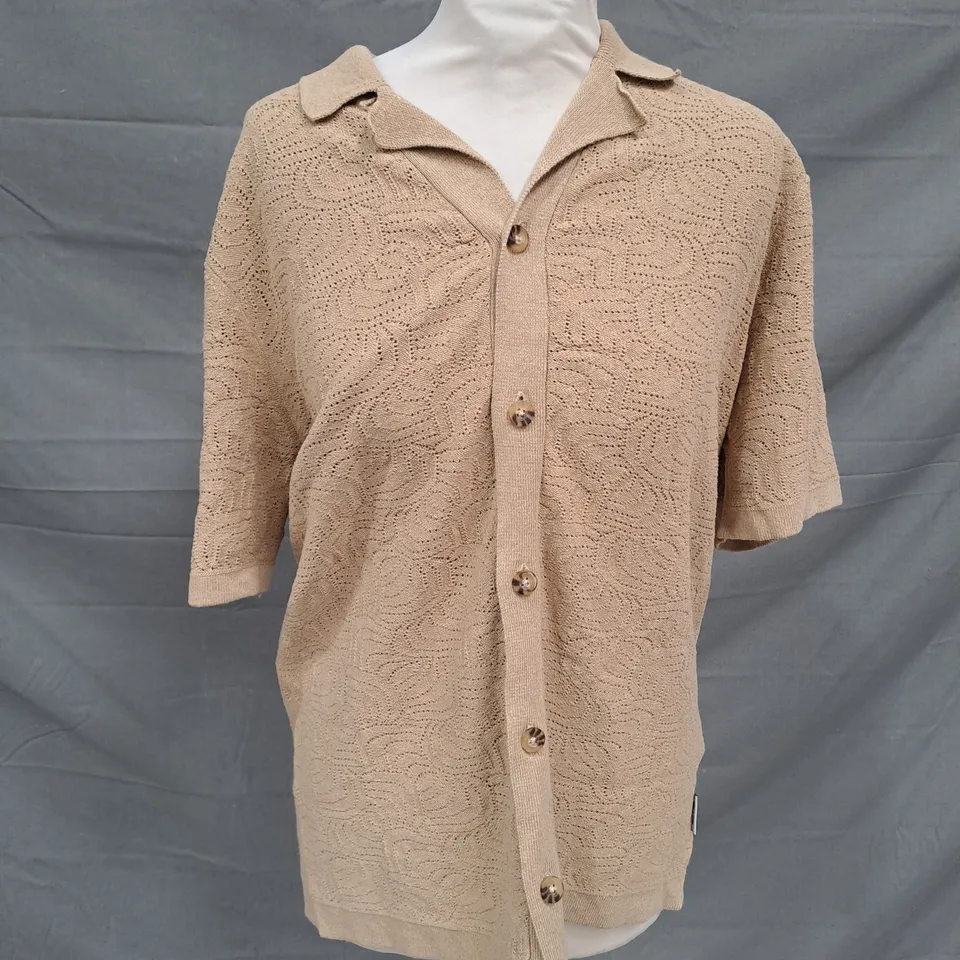 ONLY & SONS DENVER LIFE KNIT SHIRT IN CHINCHILLA TAN SIZE M