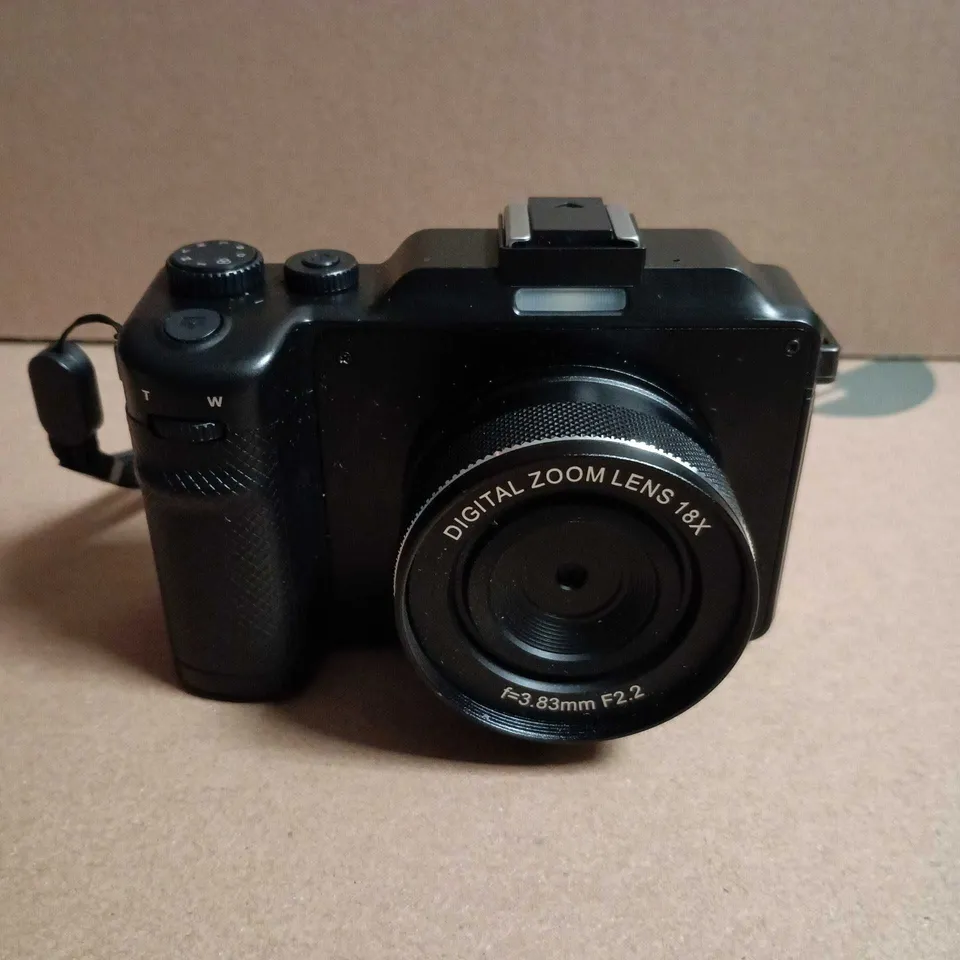 ULTRA HD DIGITAL CAMERA WITH 18X ZOOM