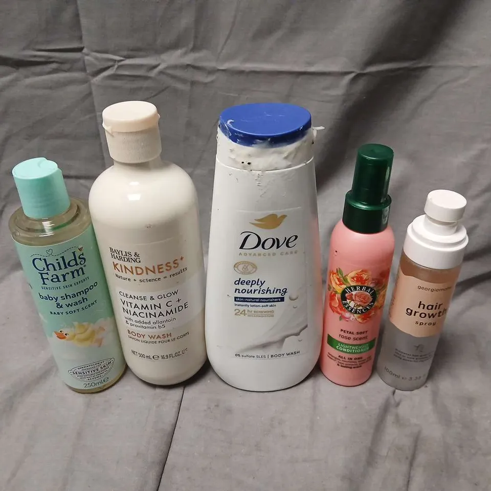 APPROXIMATELY 15 ASSORTED HEALTH & BEAUTY PRODUCTS TO INCLUDE CHILDS FARM, DOVE AND LIGHTWEIGHT CONDITIONER