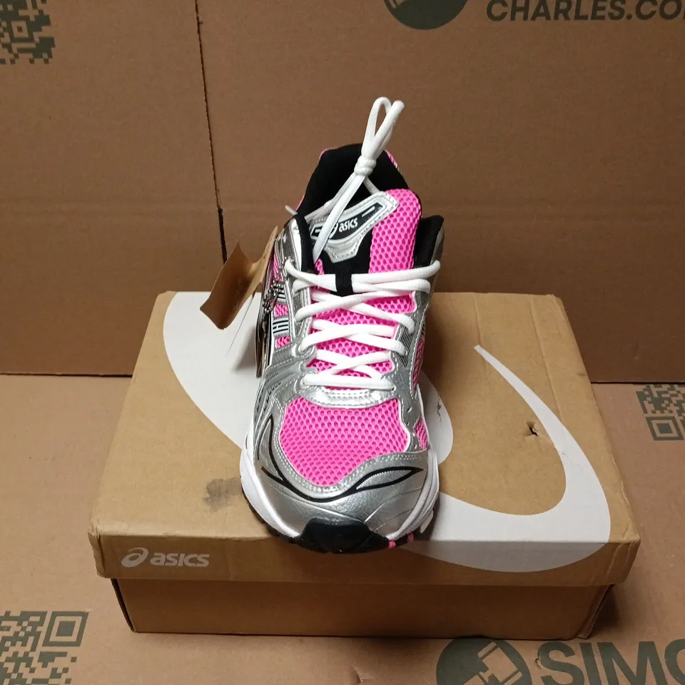 BOXED PAIR OF ASICS GEL KAYANO 14 TRAINERS IN SILVER/PINK/BLACK - UK 10