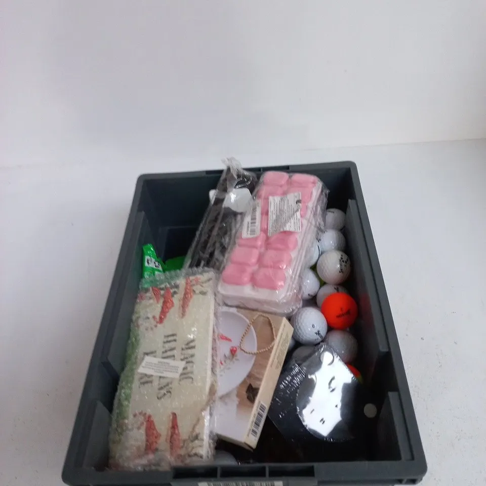 TOTE OF APPROXIMATELY 12 ASSORTED ITEMS TO INCLUDE: ASSORTED GOLD BALLS 