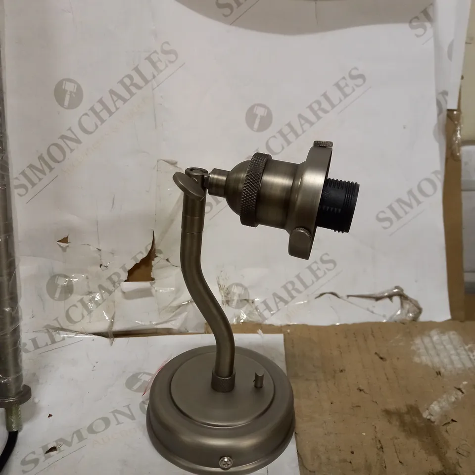STEAL STYLE STANDING LIGHT