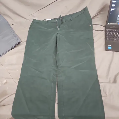 HUGO BOSS TROUSERS – OPEN GREEN, UK 42 (EU 52)