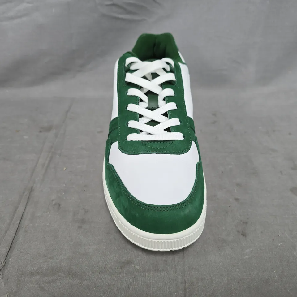 UNBOXED PAIR OF LACOSTE TRAINERS IN GREEN/WHITE SIZE UK 7.5