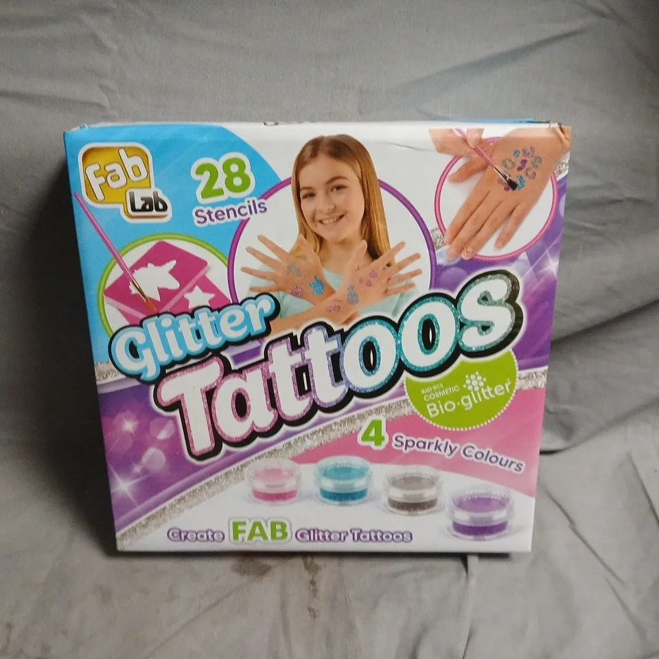FAB LAB GLITTER TATTOOS KIT – 28 STENCILS, 4 GLITTER COLOURS