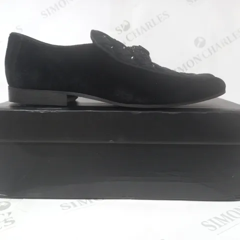 BOXED PAIR OF KURT GEIGER HUGH EAGLE STUD LOAFERS IN BLACK EU SIZE 43