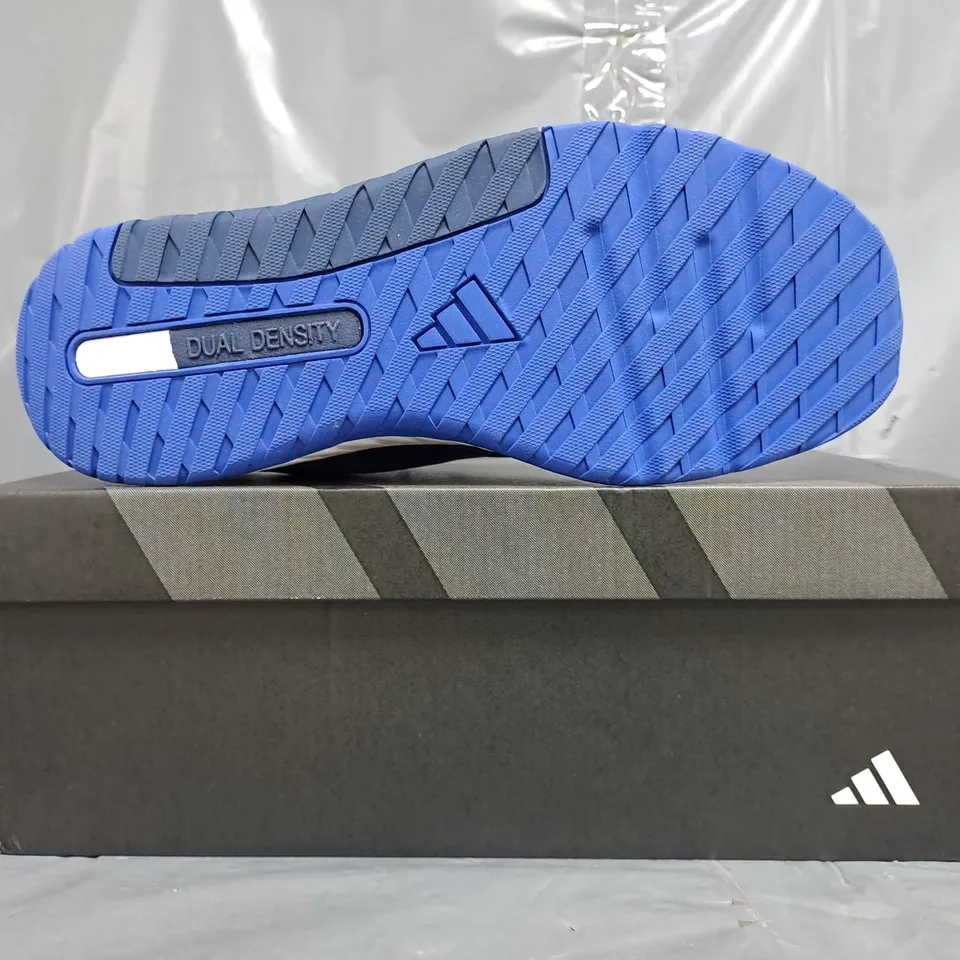 BOXED PAIR OF ADIDAS EVERYSET TRAINERS IN BLUE/WHITE SIZE UK 8.5