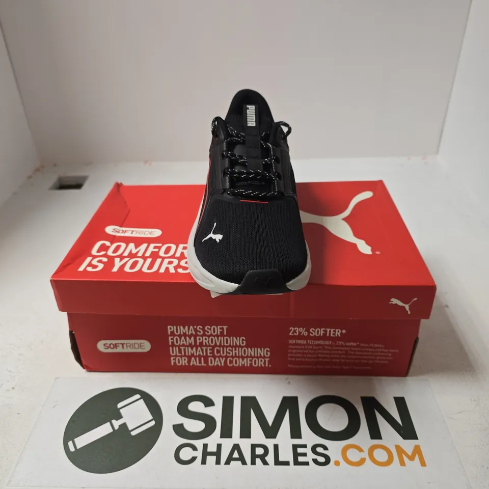 BOXED PAIR OF PUMA CELL THRILL DASH TRAINERS IN BLACK - UK 9