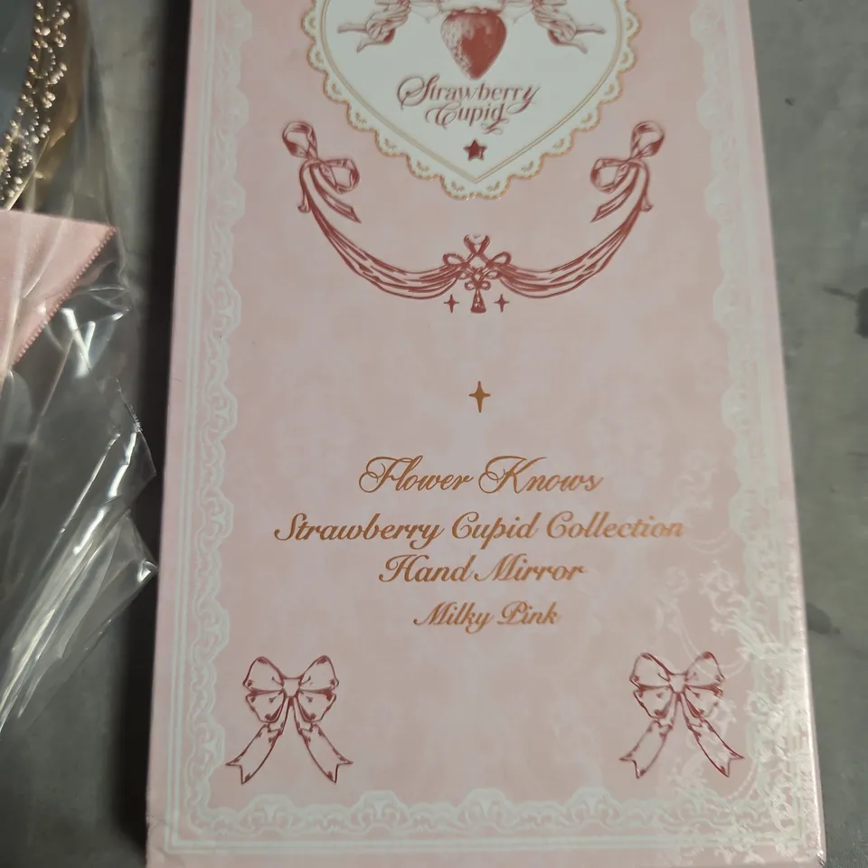 FLOWER KNOWS STRAWBERRY CUPID COLLECTION HAND MIRROR – MILKY PINK