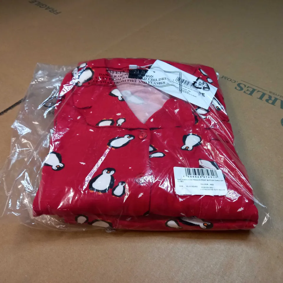 PACKAGED INTHESTYLE RED/PENGUIN PRINT BUTTON THROUGH PJ SET - AGE 13/14YRS