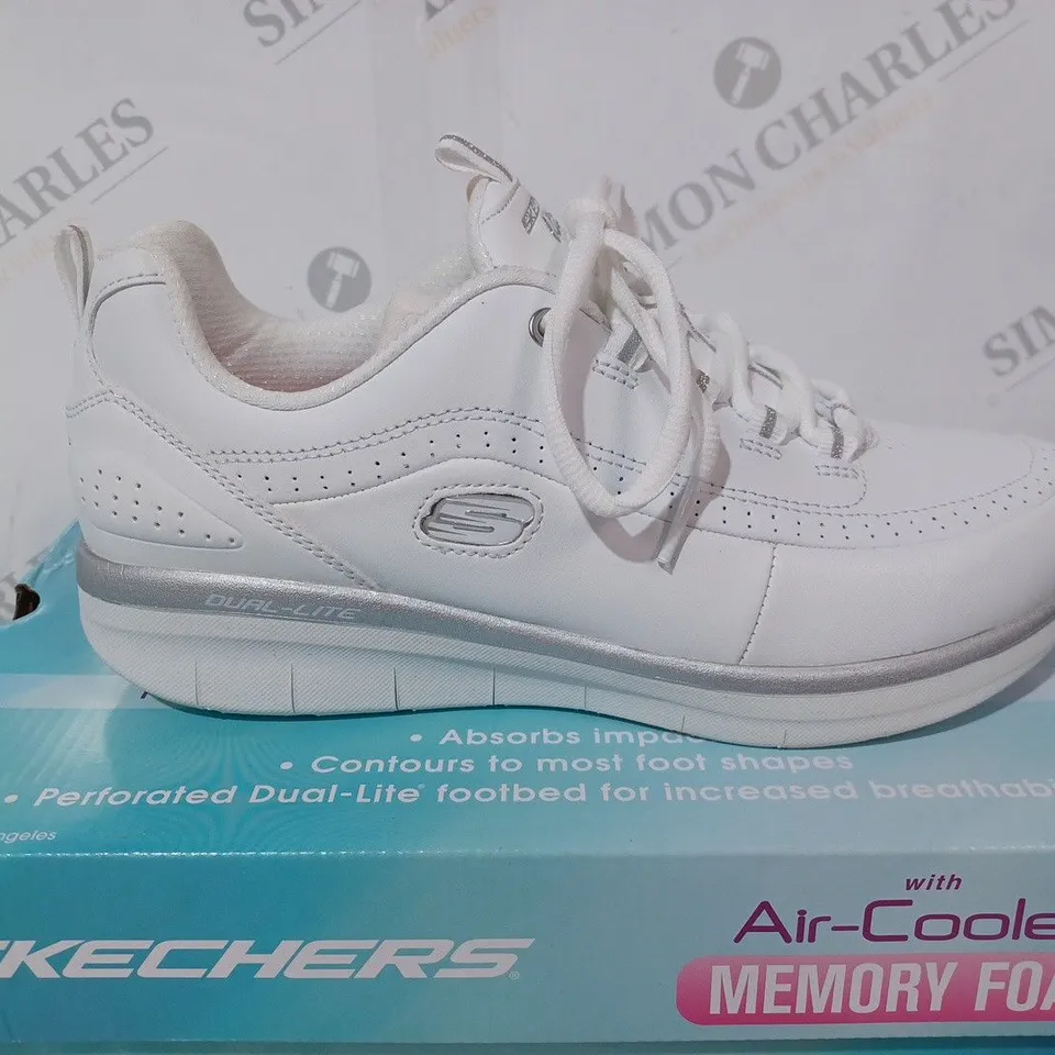 BOXED SKECHERS AIR COOLED TRAINERS SIZE 6