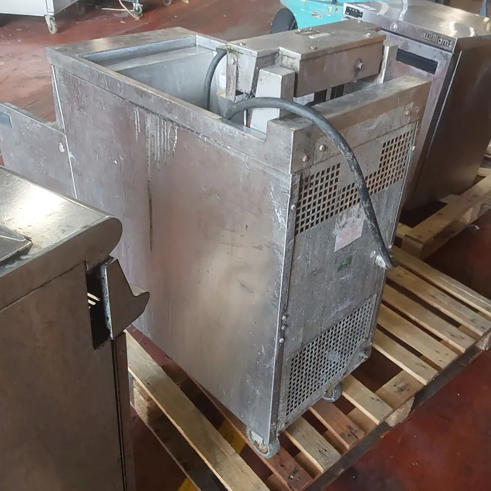 FALCON E401F SINGLE PAN TWIN BASKET 20L ELECTRIC FRYER WITH AUTOMATIC FILTRATION