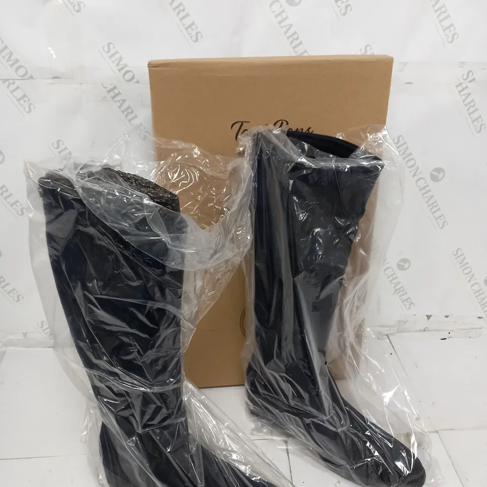 BOXED PAIR OF TONY PONS TIROL-SY HIGH BOOTS IN NAVY SIZE 39