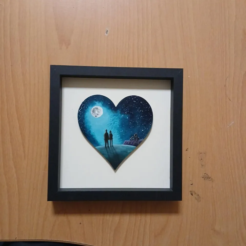 BRIDGET WILKINSON MINI ORIGINAL – 'LOVE IS ALL AROUND' FRAMED HEART ARTWORK