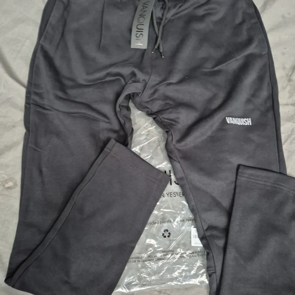 VANQUISH ESSENTIAL TAPERED FIT SWEATPANTS IN BLACK - MEDIUM