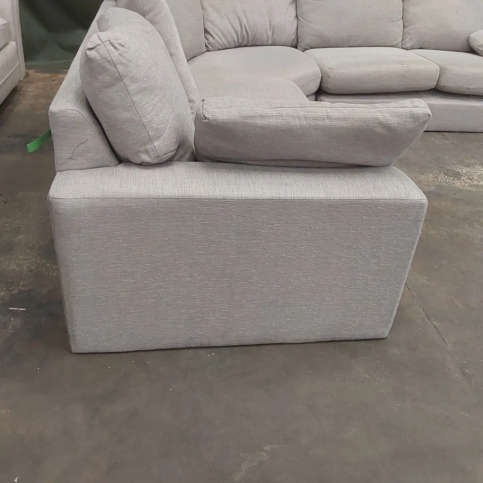 QUALITY DESIGNER LIGHT GREY FABRIC UPHOLSTERED LH CORNER SOFA 