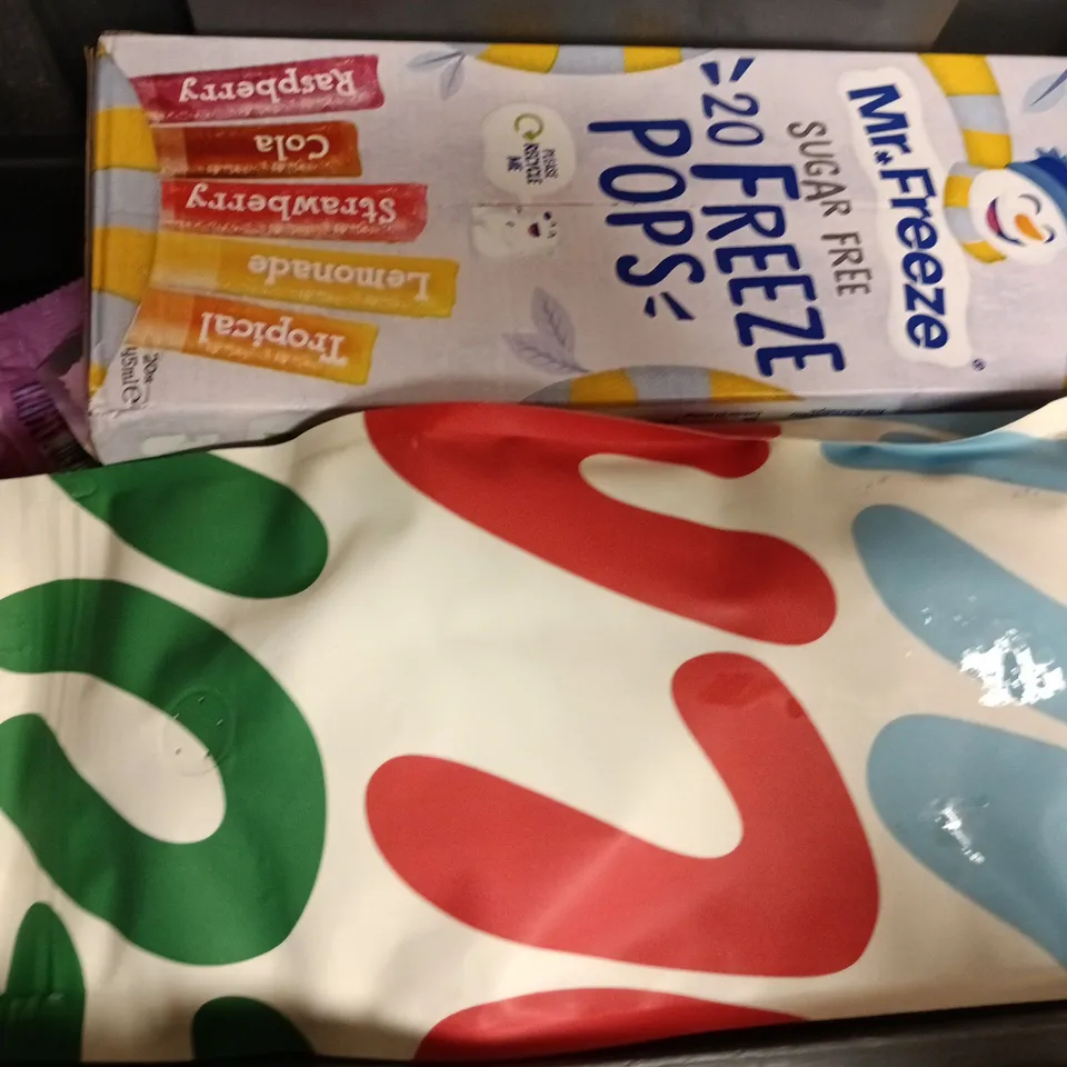 APPROXIMATELY 12 ASSORTED FOOD & DRINK ITEMS TO INCLUDE CITIZENS OF SOIL VIRGIN OLIVE OIL, SIMPLY CINNAMON SYRUP, HUEL CHOCOLATE BLACK EDITION, ETC - COLLECTION ONLY