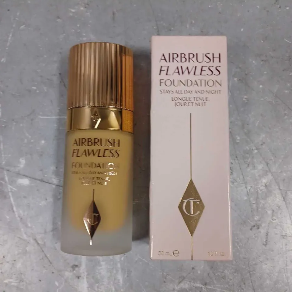 BOXED CHARLOTTE TILLBURY AIRBRUSH FLAWLESS FOUNDATION IN 8 WARM 30ML