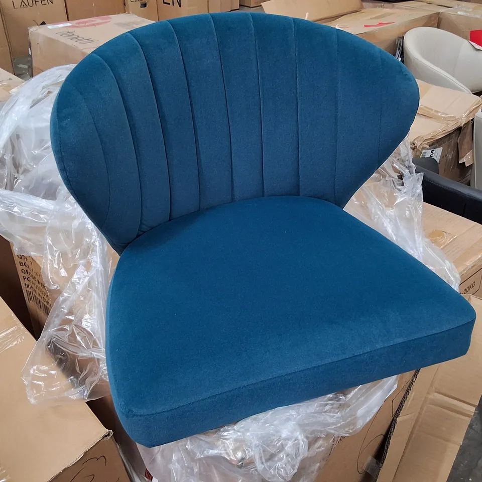 BOXED VELVET DESK CHAIR WITH ADJUSTABLE HEIGHT AND WHEELS, TEAL