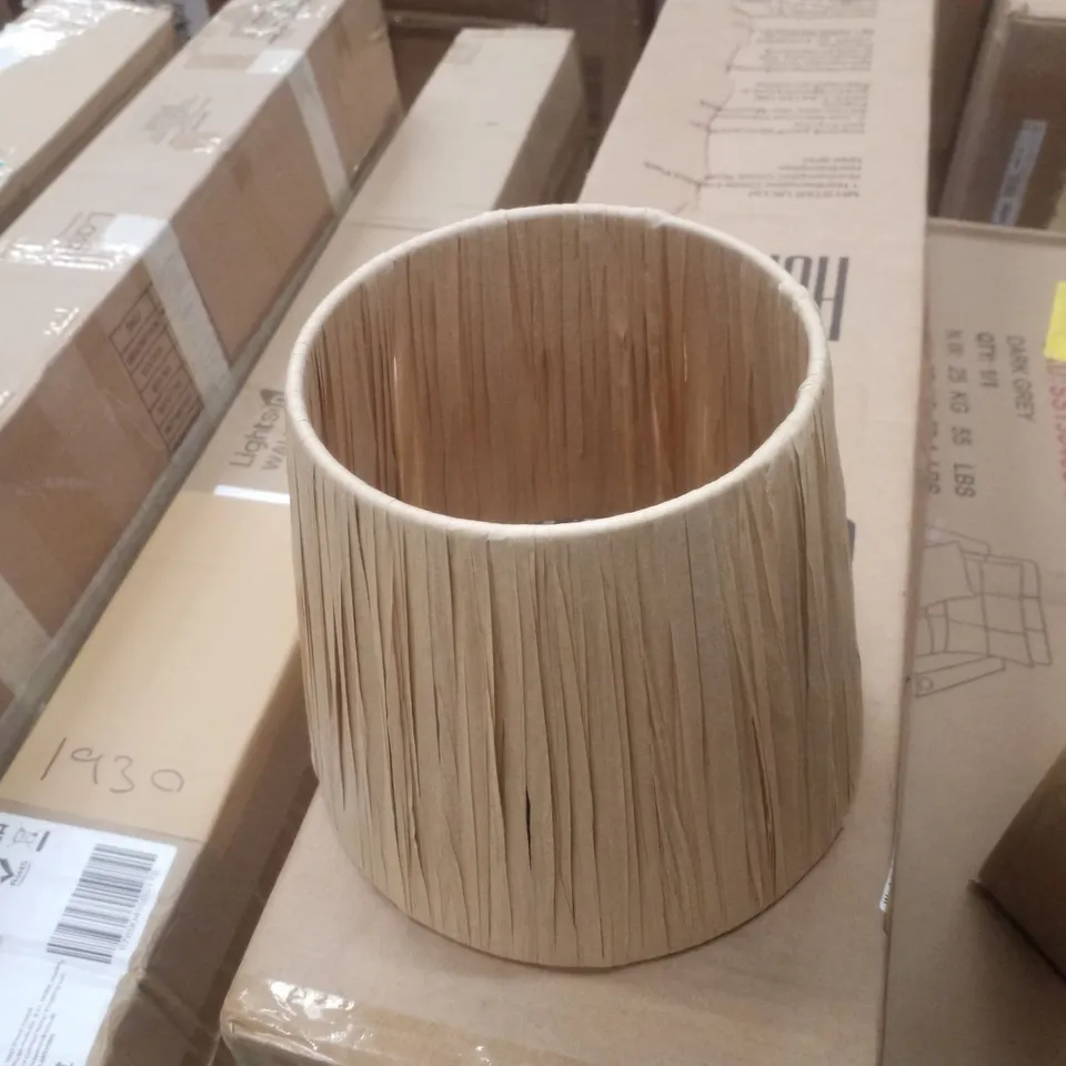 BOX CONTAINING 3 RAFFIA 18CM SHADES - NATURAL RAFFIA