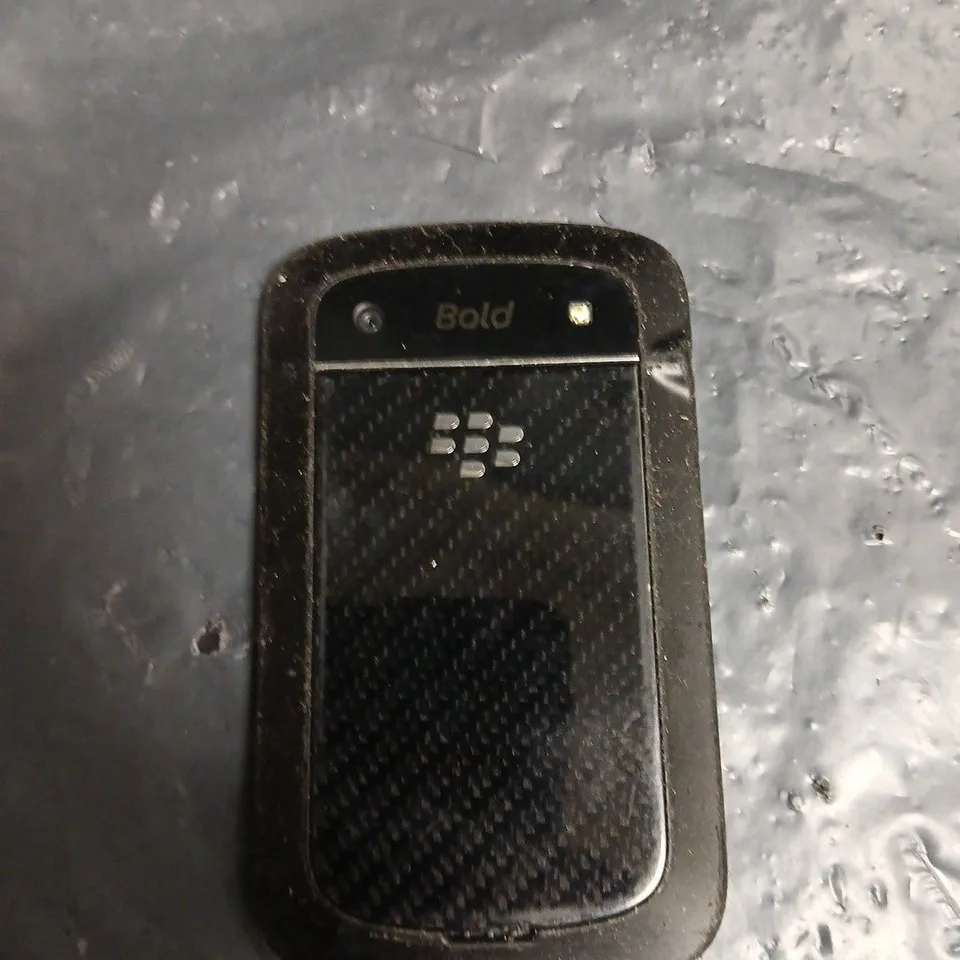 BLACKBERRY BOLD SMARTPHONE WITH PHYSICAL QWERTY KEYBOARD 