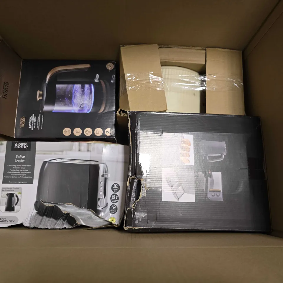 LOT OF 9 ASSORTED HOME APPLIANCES TO INCLUDE KETTLES, BLENDER AND GARMENT STEAMER