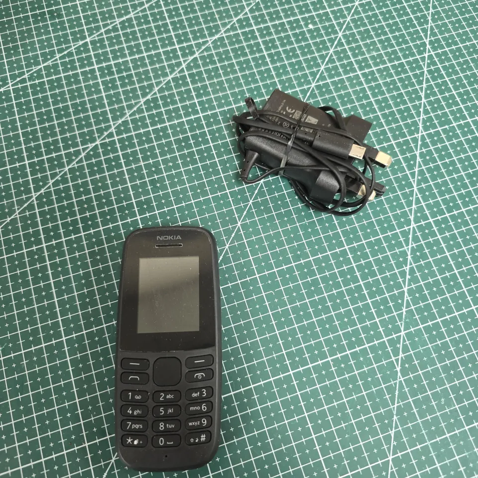 NOKIA MOBILE PHONE – CHARGER INCLUDED