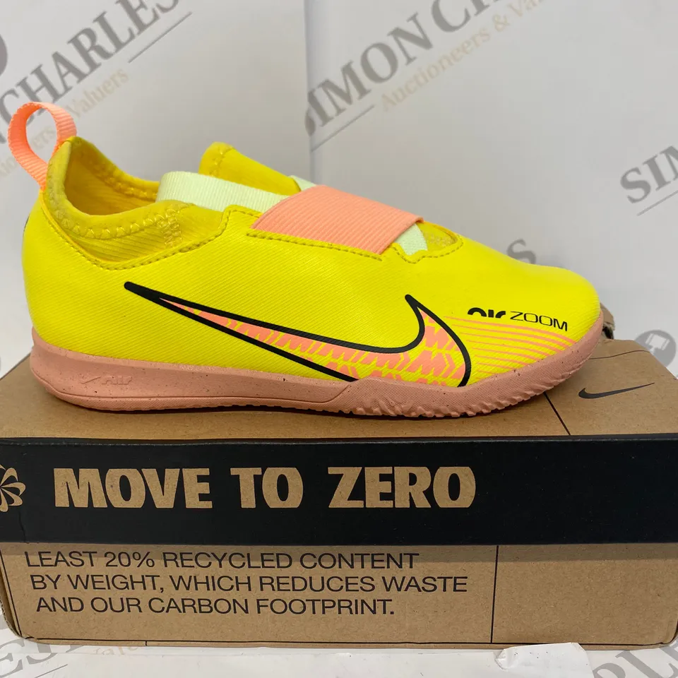 BOXED PAIR OF NIKE AIR ZOOM CHILDRENS TRAINERS KIDS SIZE 11