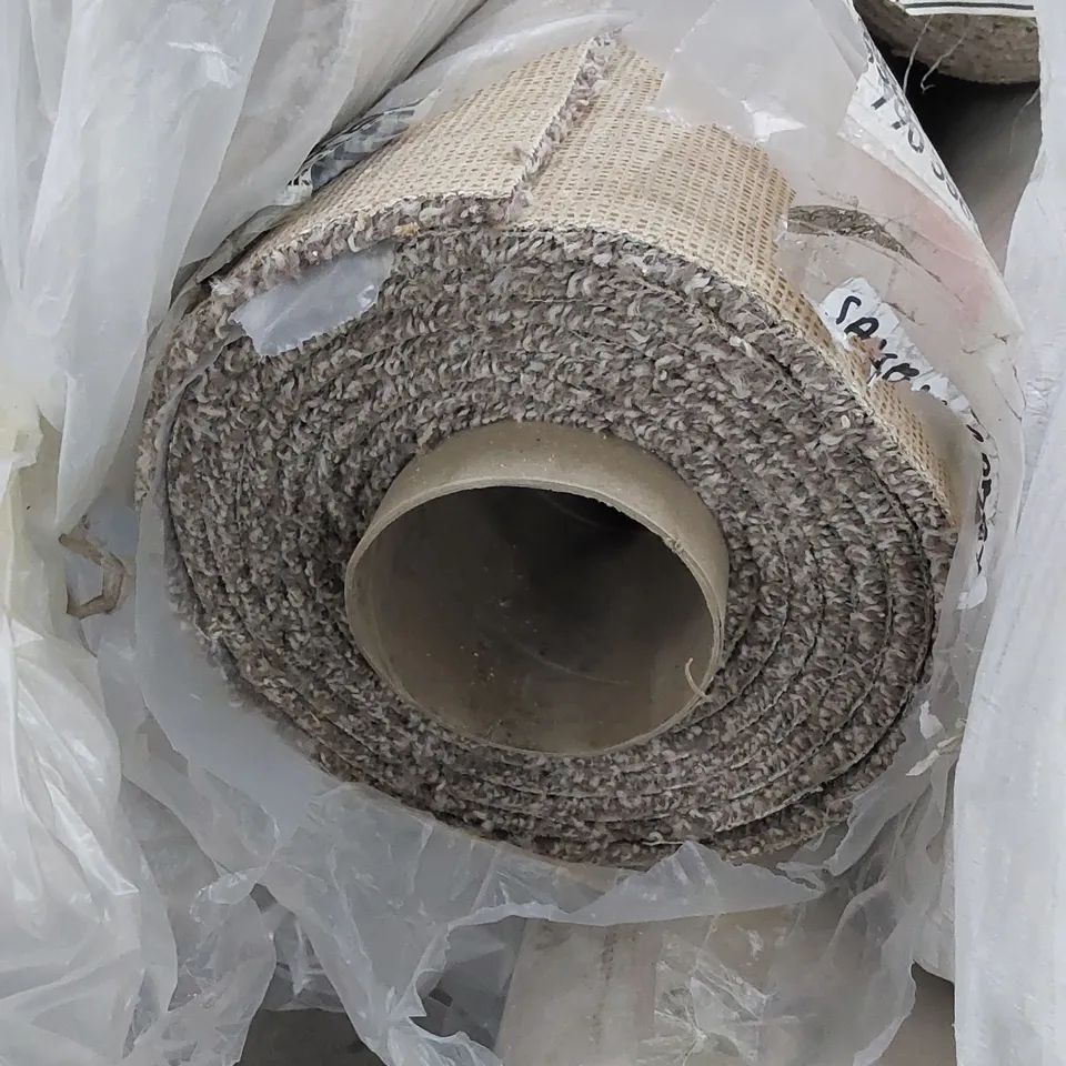 ROLL OF QUALITY PRIMO CHOICE MUSTANG SUPER CARPET // SIZE: APPROXIMATELY 4.3 X 4m