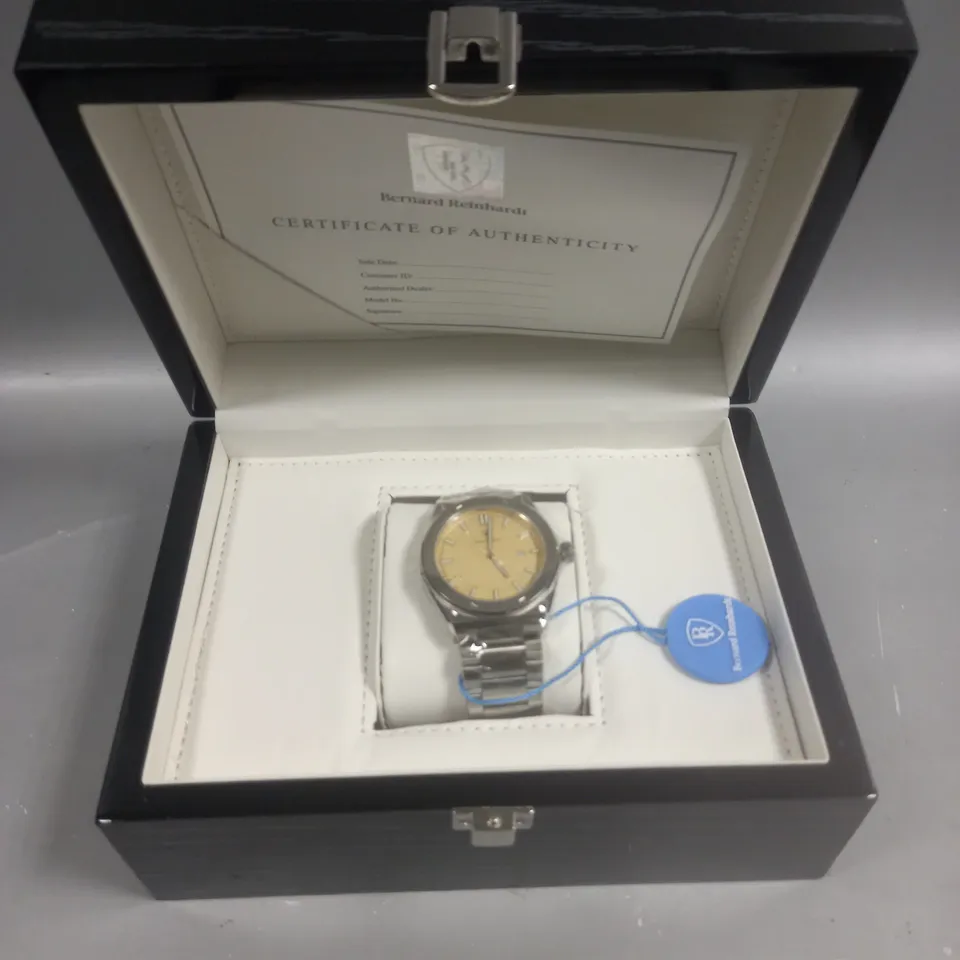 BERNARD REINHARDT STAINLESS STEEL GENTS WATCH WITH SWISS MOVEMENT IN WOODEN GIFT BOX
