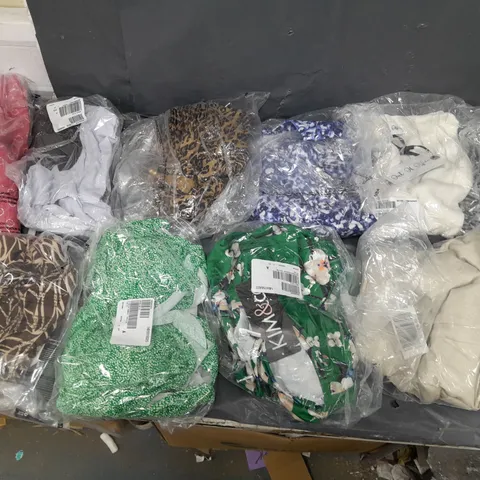 BOX OF APPROXIMATELY 10 ASSORTED PIECES OF CLOTHING IN VARIOUS STYLES, SIZES, AND BRANDS 