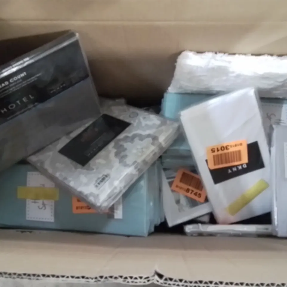 BOX CONTAINING APPROXIMATELY 15 UNITS OF BRAND NEW PILLOW CASES AND BEDDING SHEETS