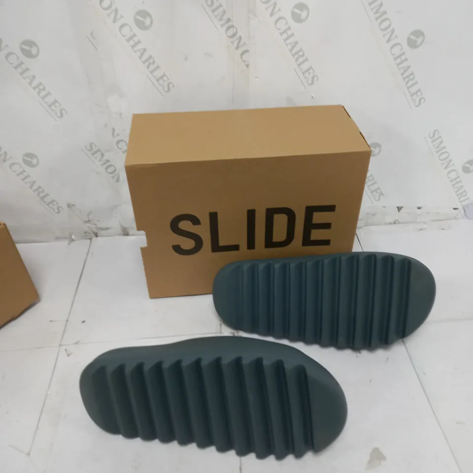 BOXED PAIR OF ADIDAS YZY SLIDE SLATE MARINE UK 9 