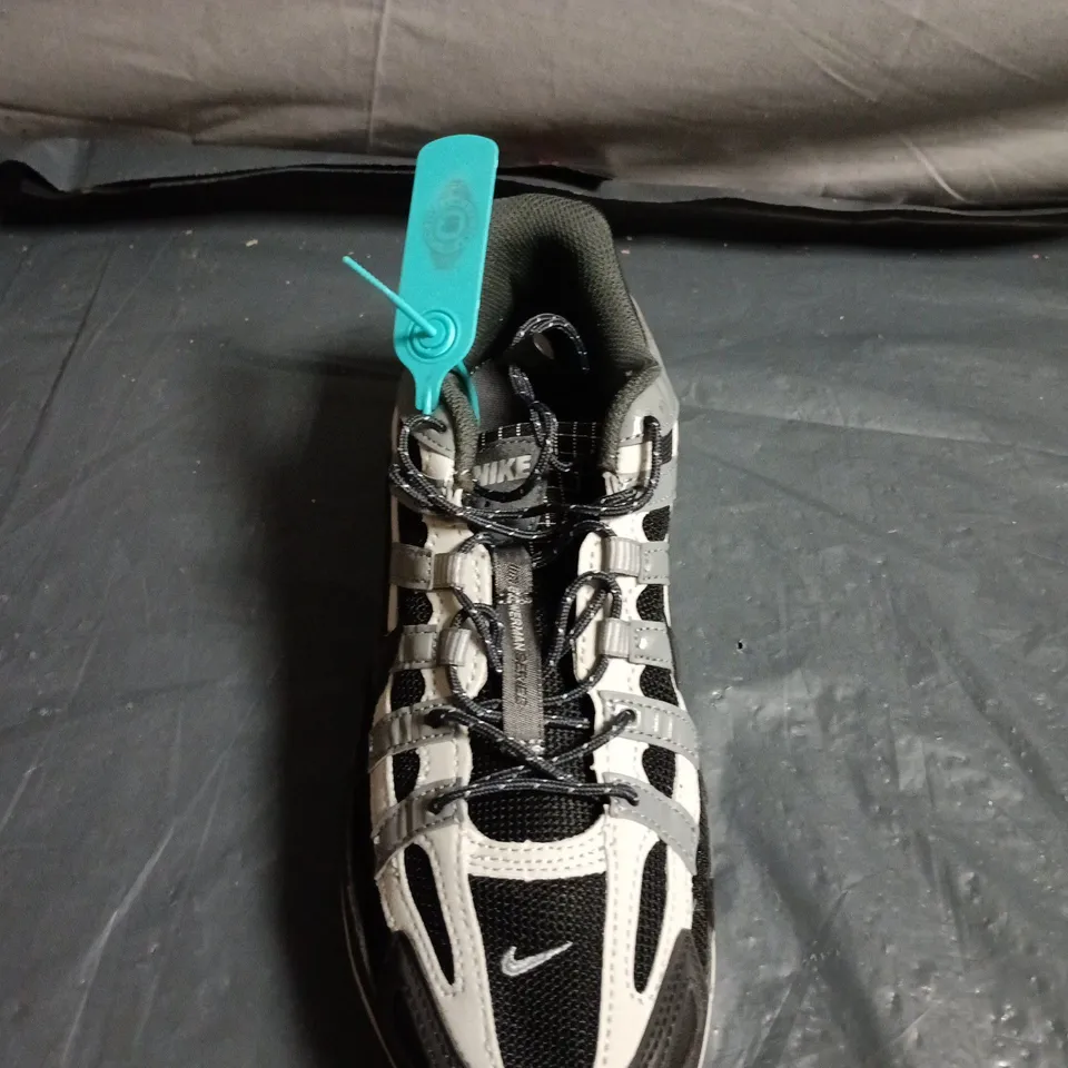 PAIR OF NIKE P-6000 TRAINERS - UK SIZE 7.5