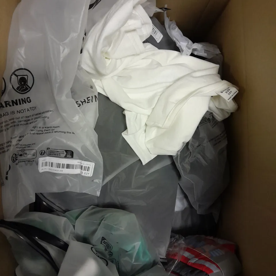 APPROXIMATELY 20 ASSORTED CHILDRENS CLOTHING PRODUCTS IN AGES RANGING FROM 10-15YRS