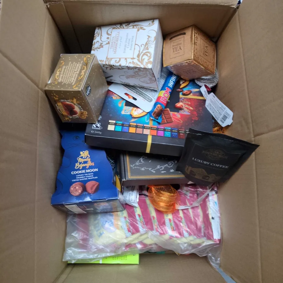 APPROXIMATELY 20 ASSORTED FOOD AND DRINK ITEMS TO INCLUDE TASSIMO COFFEE PODS, TINNED SARDINES AND ALMOND THINS ETC