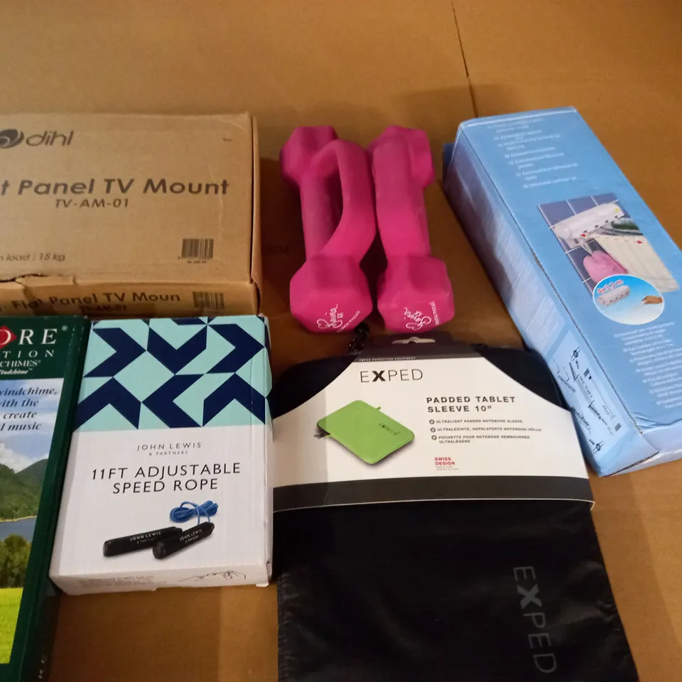 LOT OF 6 ASSORTED HOUSEHOLD ITEMS TO INCLUDE WIND CHIME AND FLAT PANEL TV MOUNT