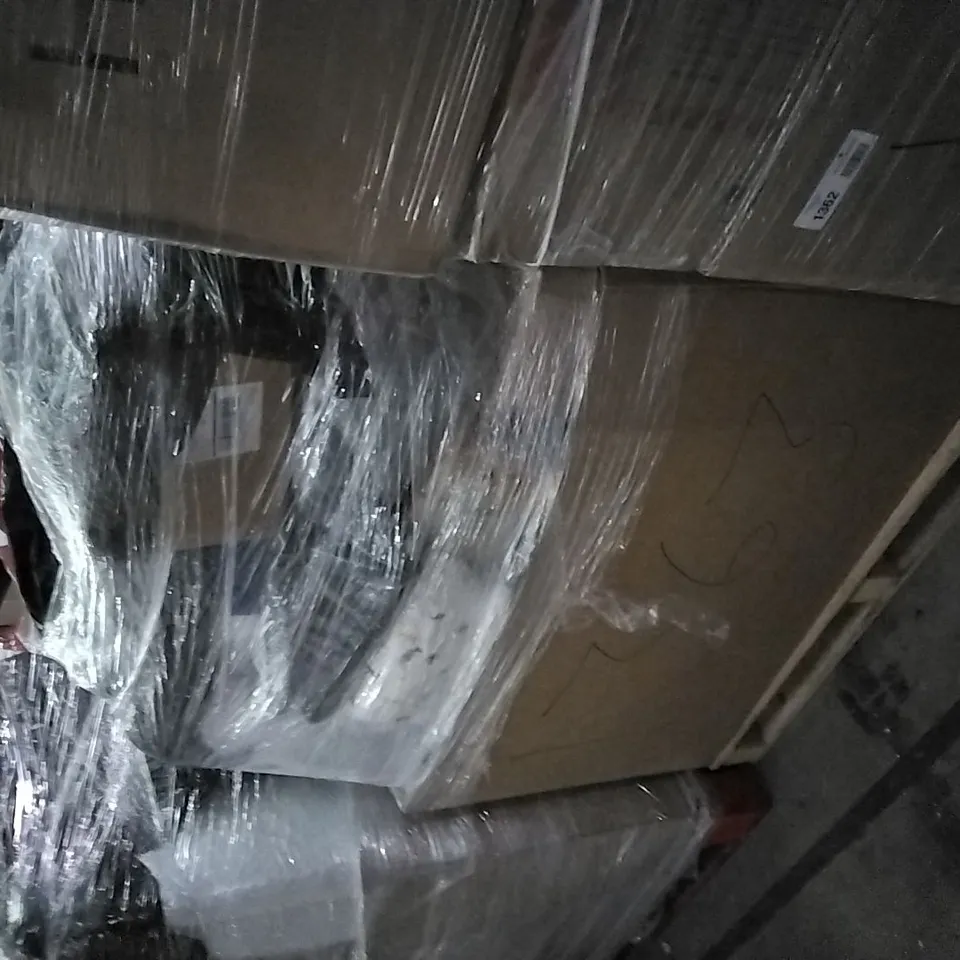 PALLET OF ASSORTED ITEMS INCLUDING RECCI BEDDING, SEAT CUSHION, MEMORY FOAM PILLOWS
