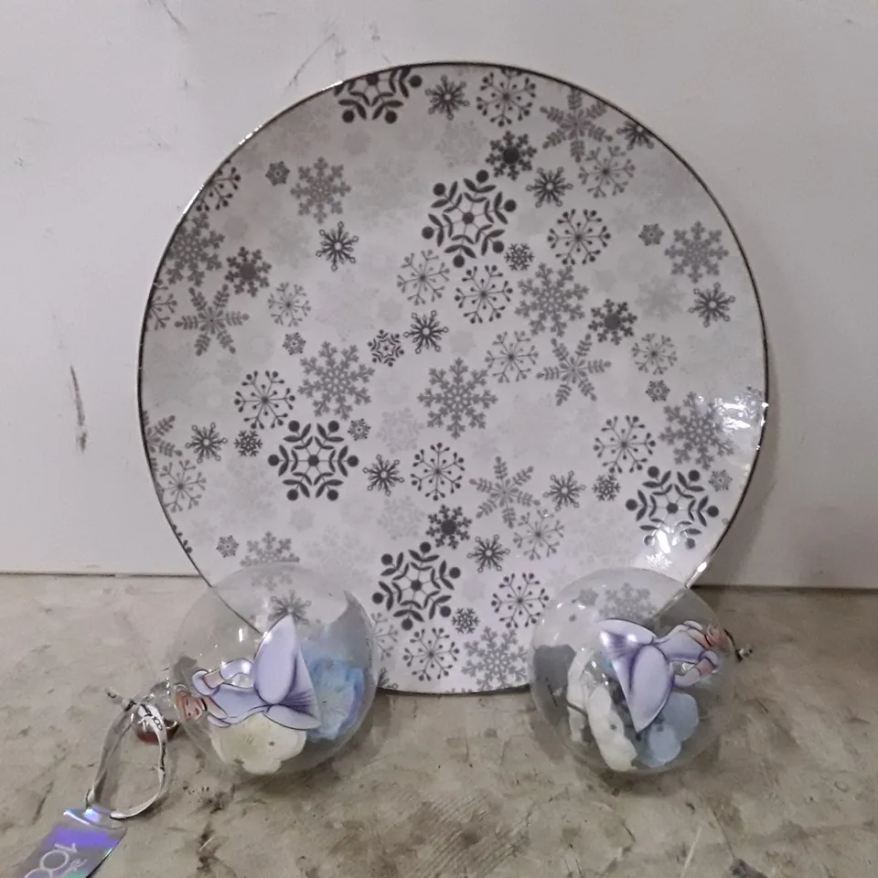 BOX CONTAINING APPROXIMATELY 8 BRAND NEW SNOWFLAKE DINNER PLATES & 54 BRAND NEW CINDERELLA FILLED GLASS BAUBLES