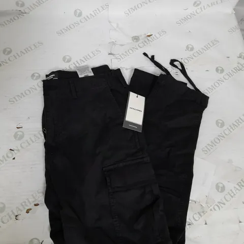 JACK & JONES CARGO TROUSERS IN SOLID BLACK SIZE 31W