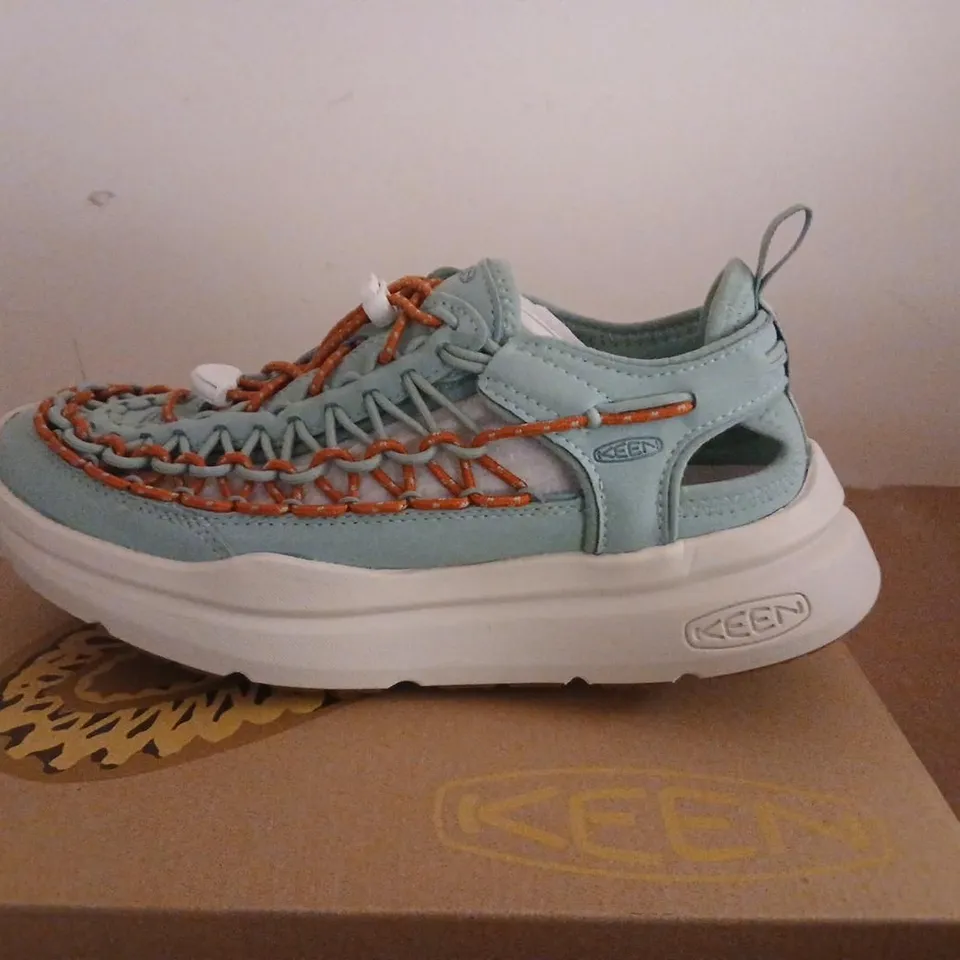 KEEN UNEEK WK GRANITE GREEN/BIRCH, WOMEN'S SHOES, UK 6 (US 8.5)