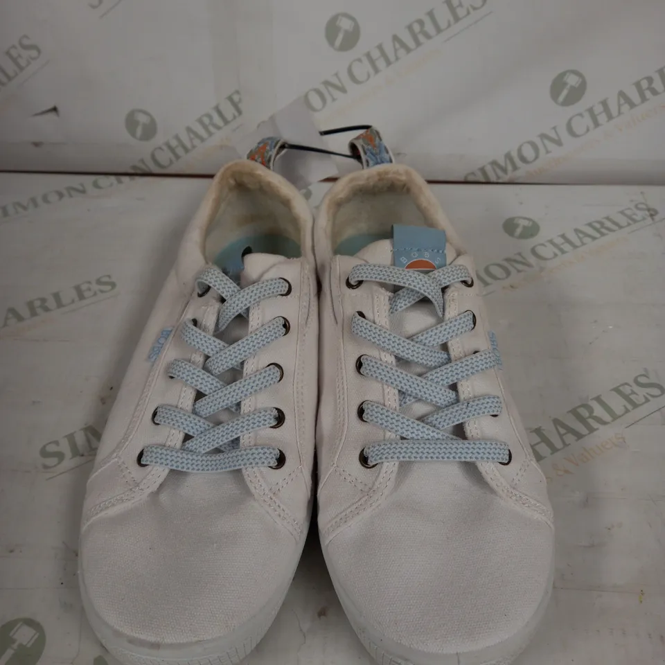 BOBS BY SKETCHERS IN WHITE - UK 5